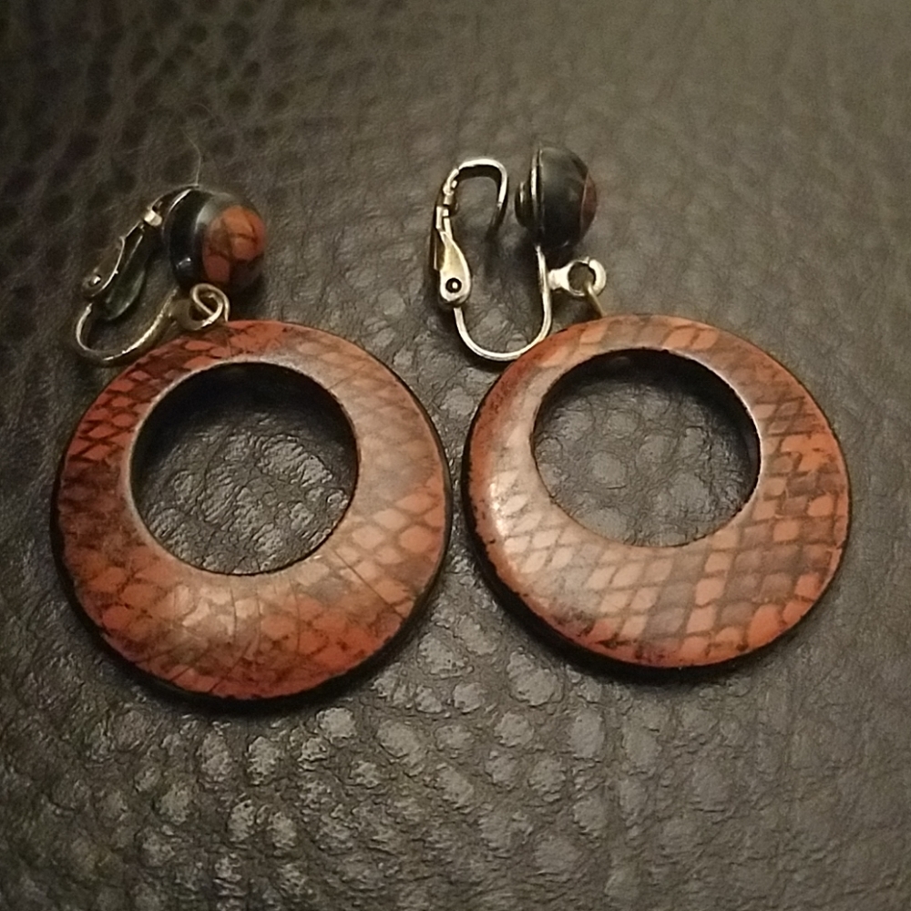 VTG clip on earrings